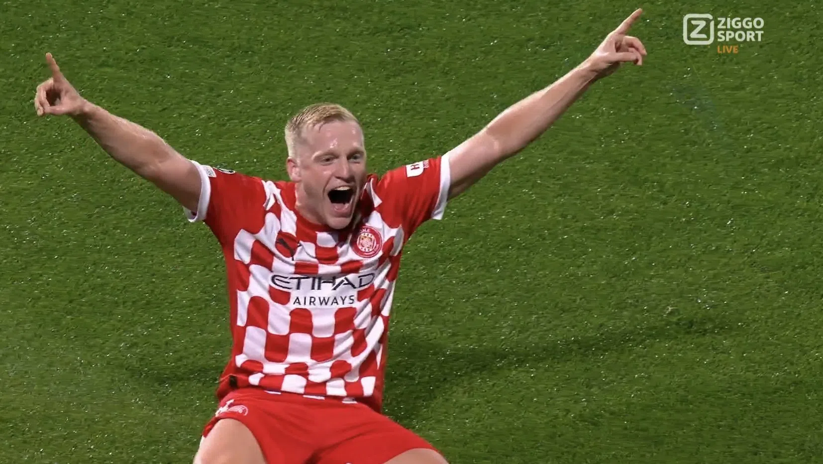 Van de Beek maakt juist tegen Feyenoord eerste treffer in ruim twee jaar