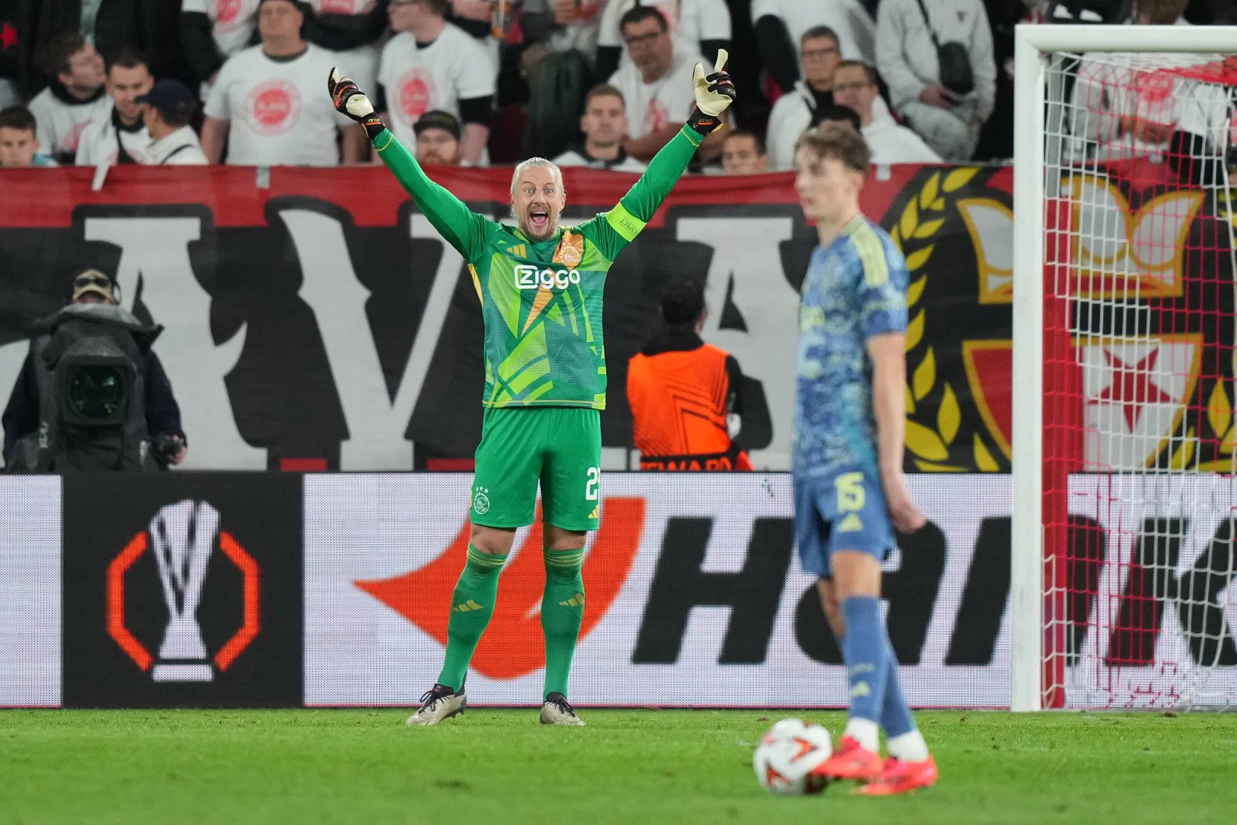 Ajax op Rapport: Pasveer en Sutalo positieve uitschieters