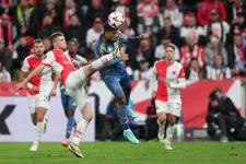 Thumbnail for article: Gemankeerd Ajax-tiental sleept in Praag punt over de streep