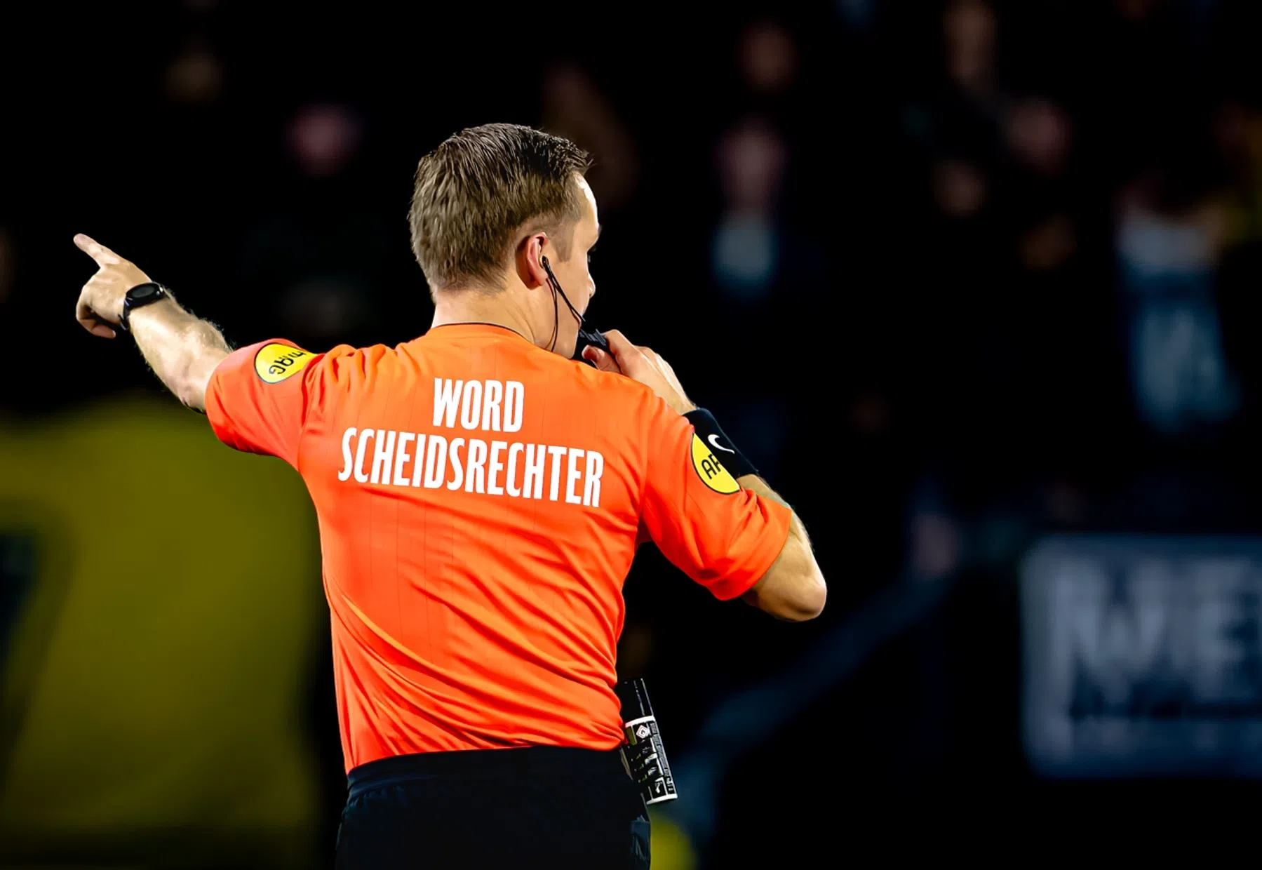 NAC - NEC tijdelijk gestaakt vanwege gegooid muntstuk op het veld