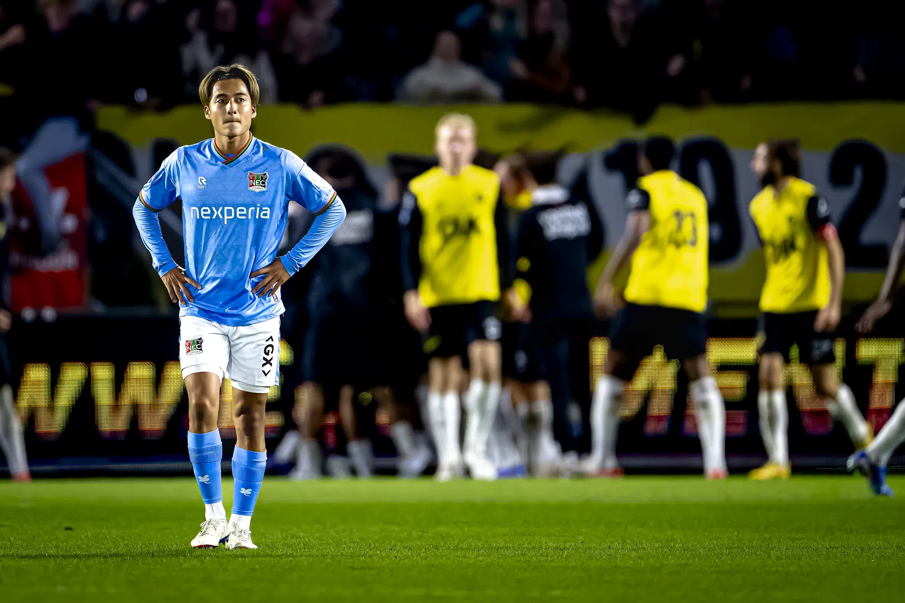 Erbarmelijk NEC verliest zelfs na vergeldingsactie van rood NAC