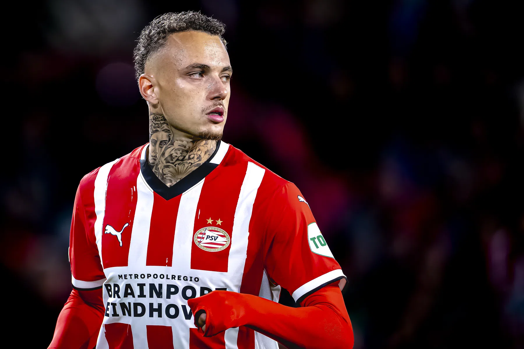 Noa Lang in de wachtkamer bij PSV: 'Het is nog niet goed genoeg om te starten'