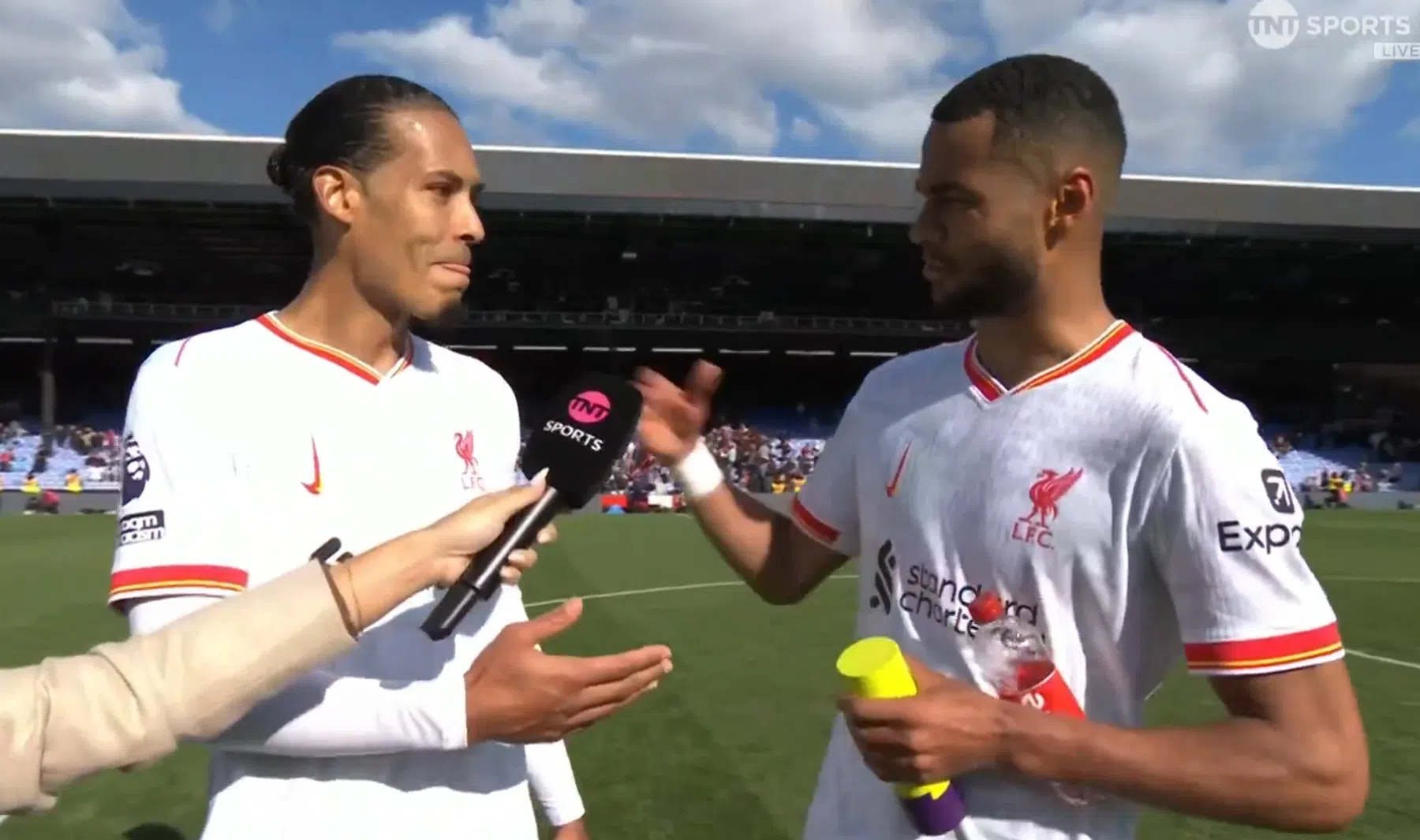 'Man of the Match' Van Dijk sluit zich na historische start af voor buitenwereld