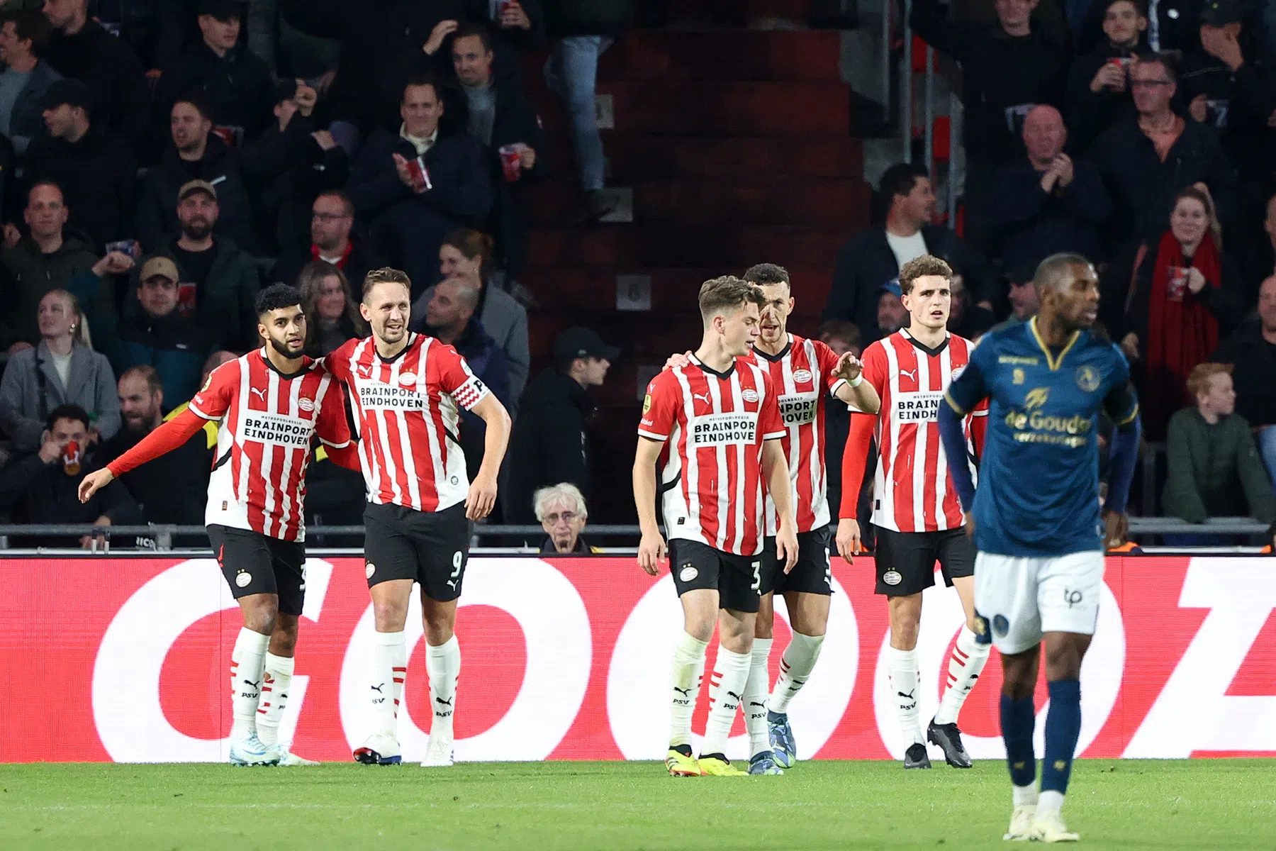 Tiental PSV komt tegen dapper Sparta met de schrik vrij