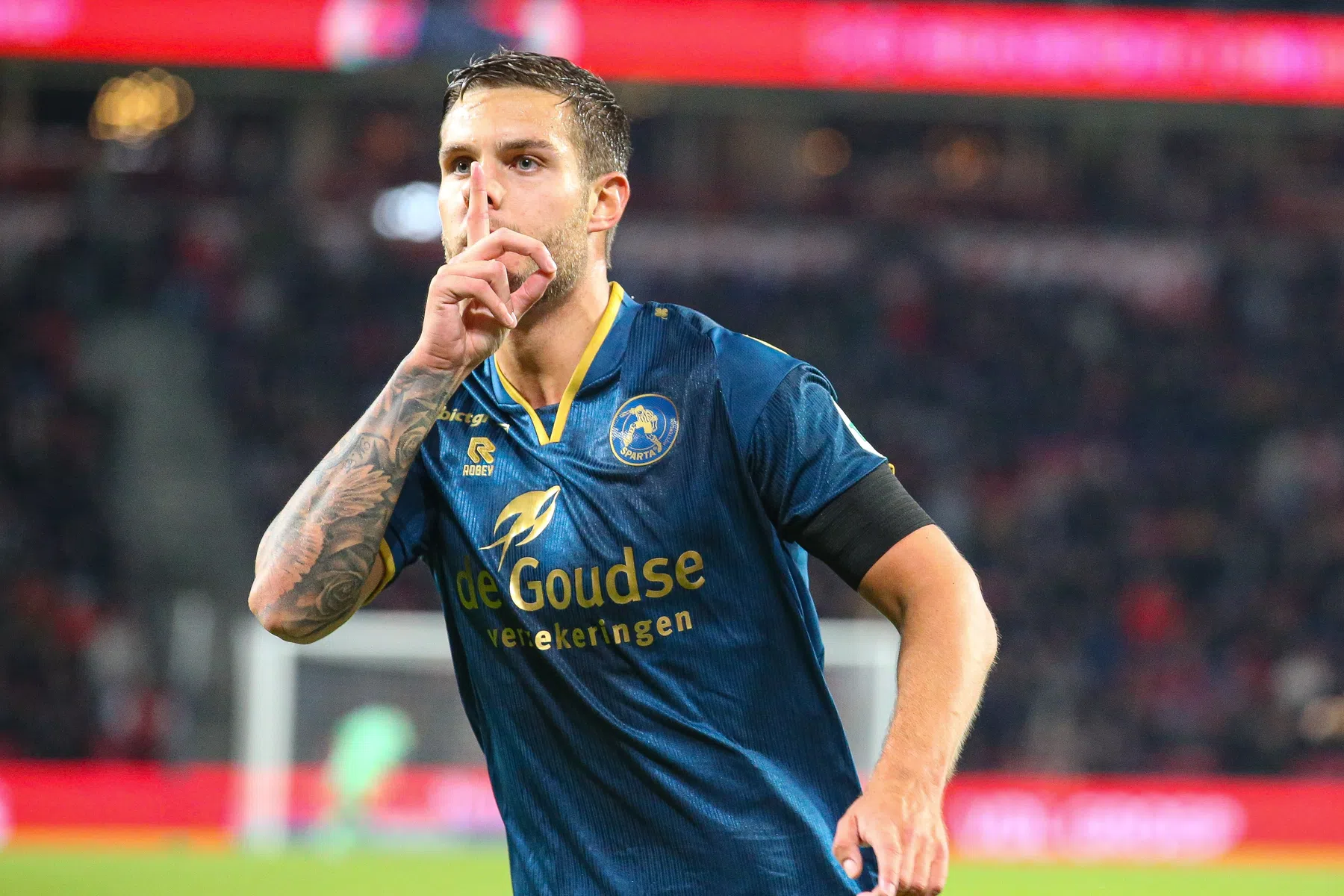 Eerdhuijzen schaamt zich voor gebaar richting PSV-fans: 'Slaat nergens op'