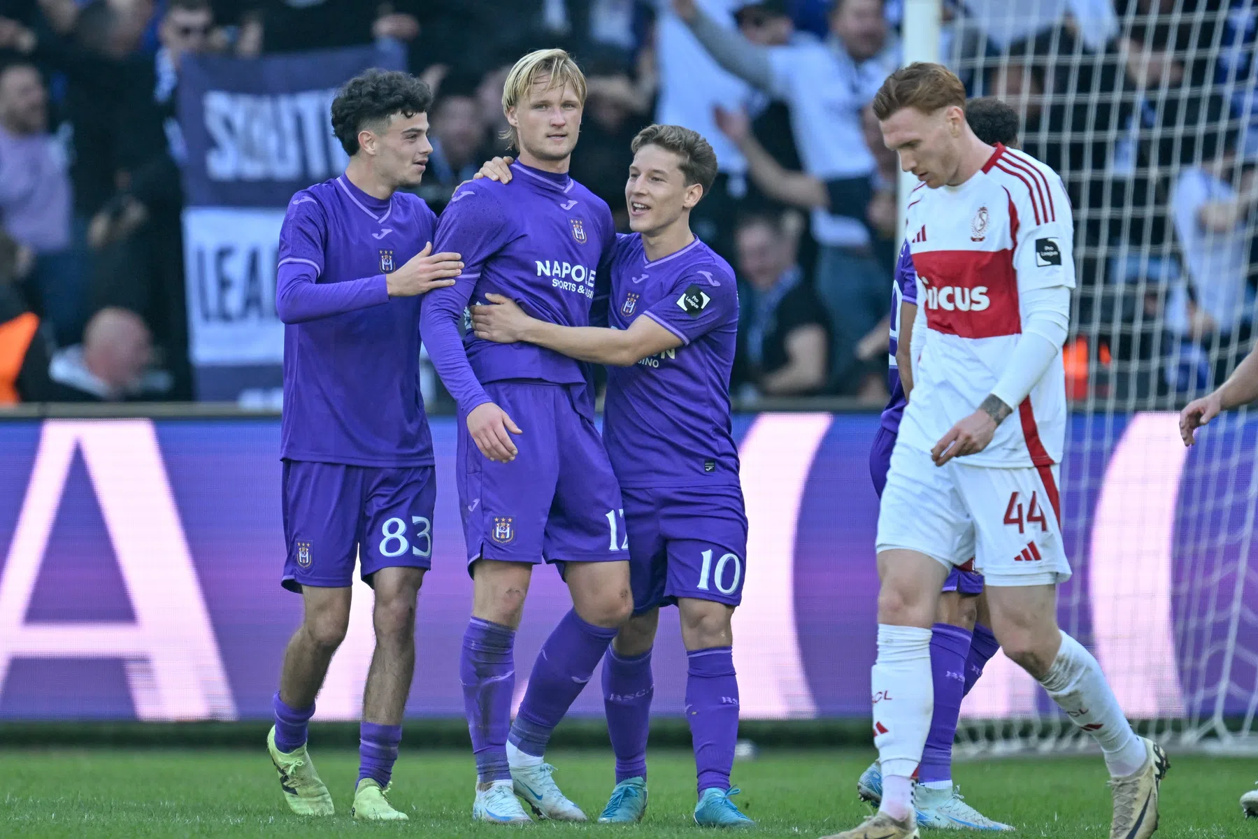 Geëmotioneerde Lukaku ziet heerlijke kanonskogel van Dolberg 