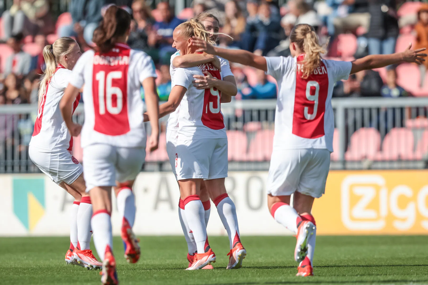 FC Utrecht en Ajax blijven ongeslagen, topper in Enschede onbeslist