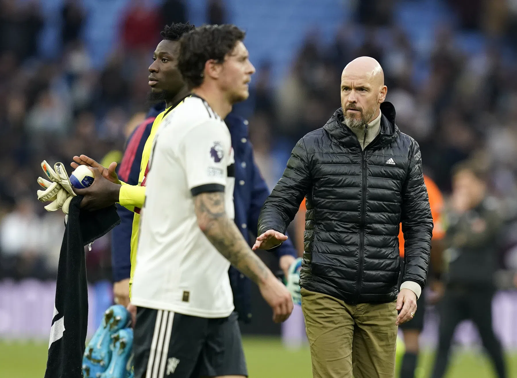 Neville verwacht meer tijd voor Ten Hag: 'Geeft aan hoe laag de lat ligt'