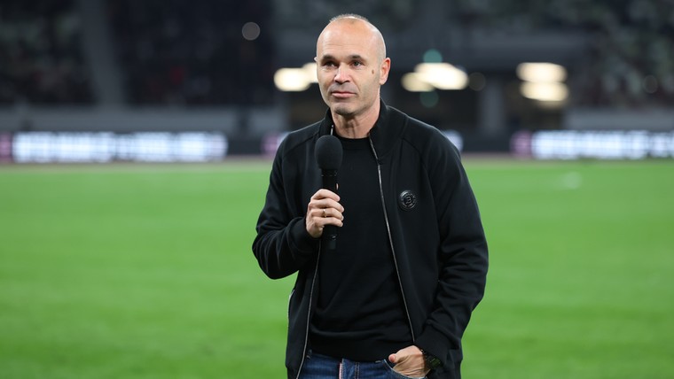 Iniesta betrekt Van Gaal in dankwoord en droomt van terugkeer bij Barça