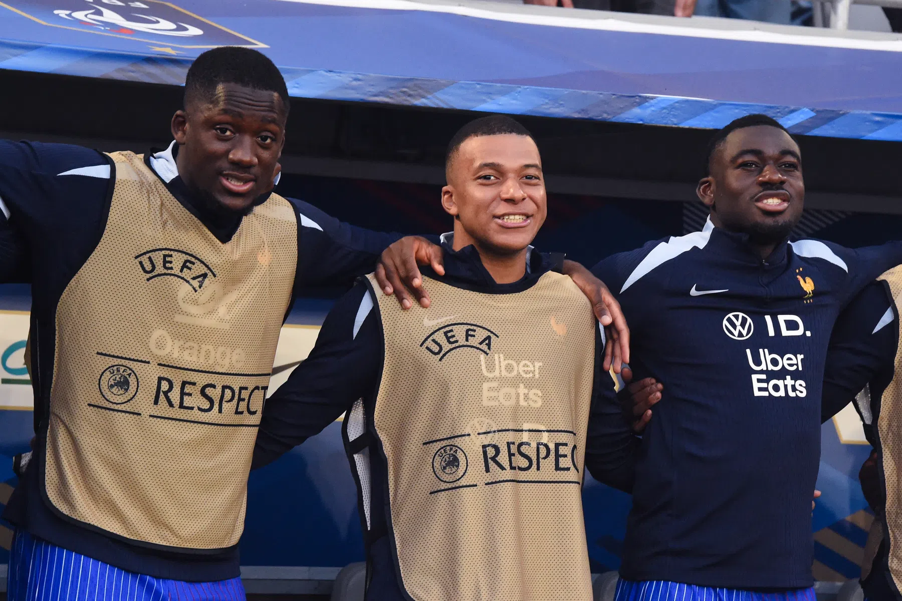 Mbappé krijgt steun vanuit het Franse elftal: 'Hij heeft geen leven'