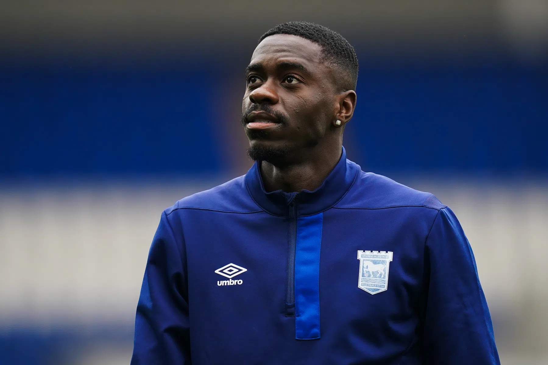 Ipswich-verdediger Tuanzebe een maand aan de kant door de afwas