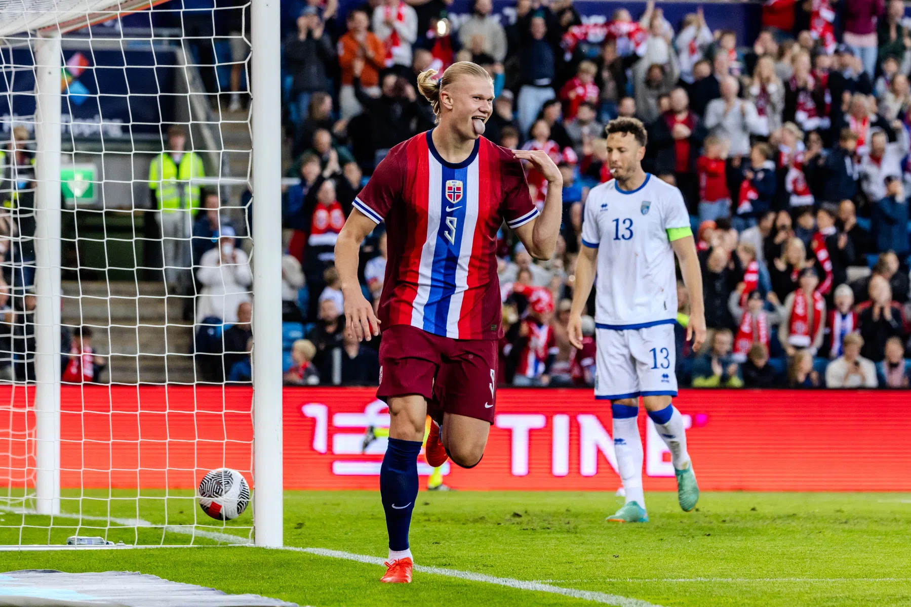 Haaland (24) breekt vooroorlogs record bij debuut als aanvoerder