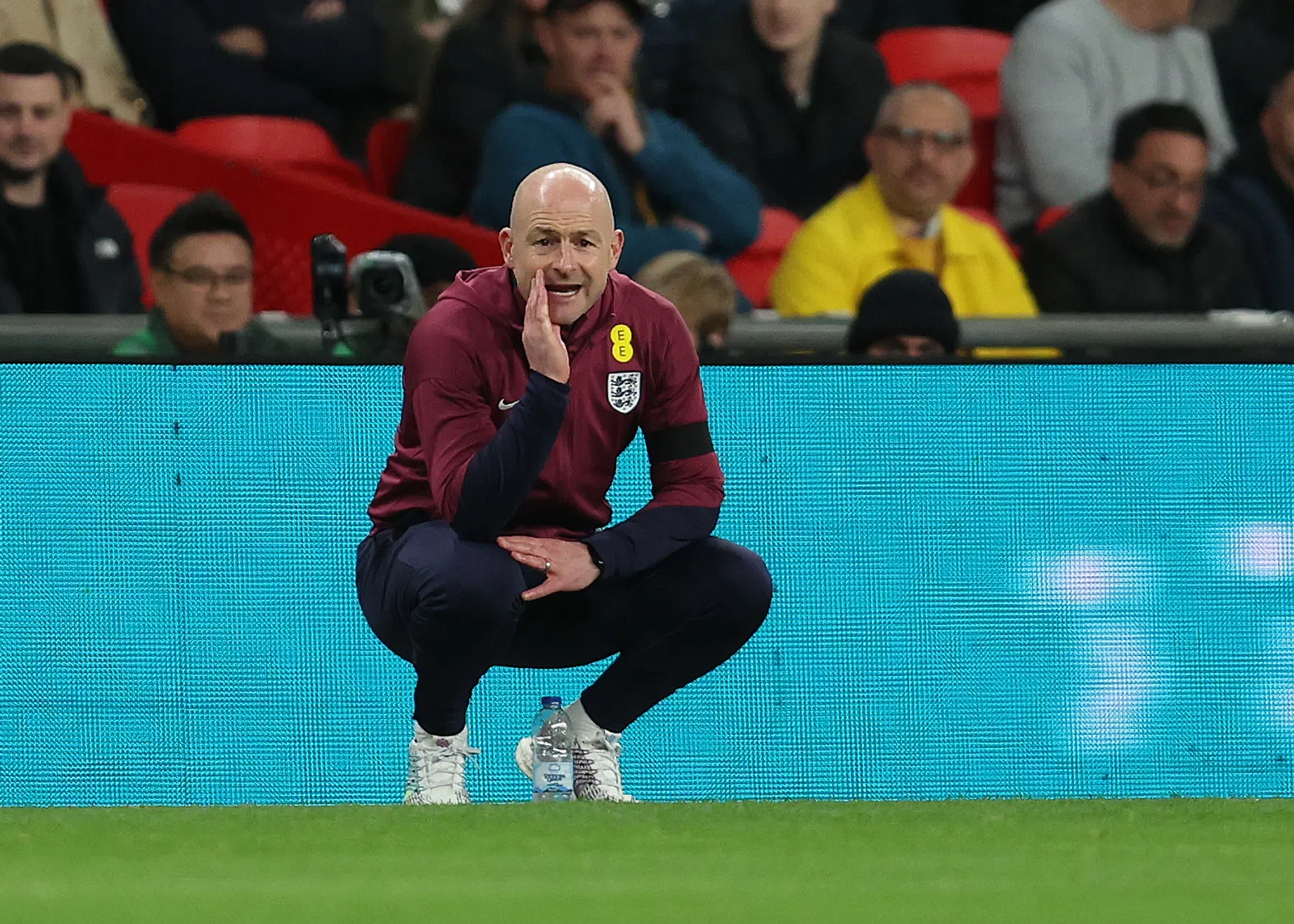 Engelse media zien bondscoach gokken met zijn toekomst