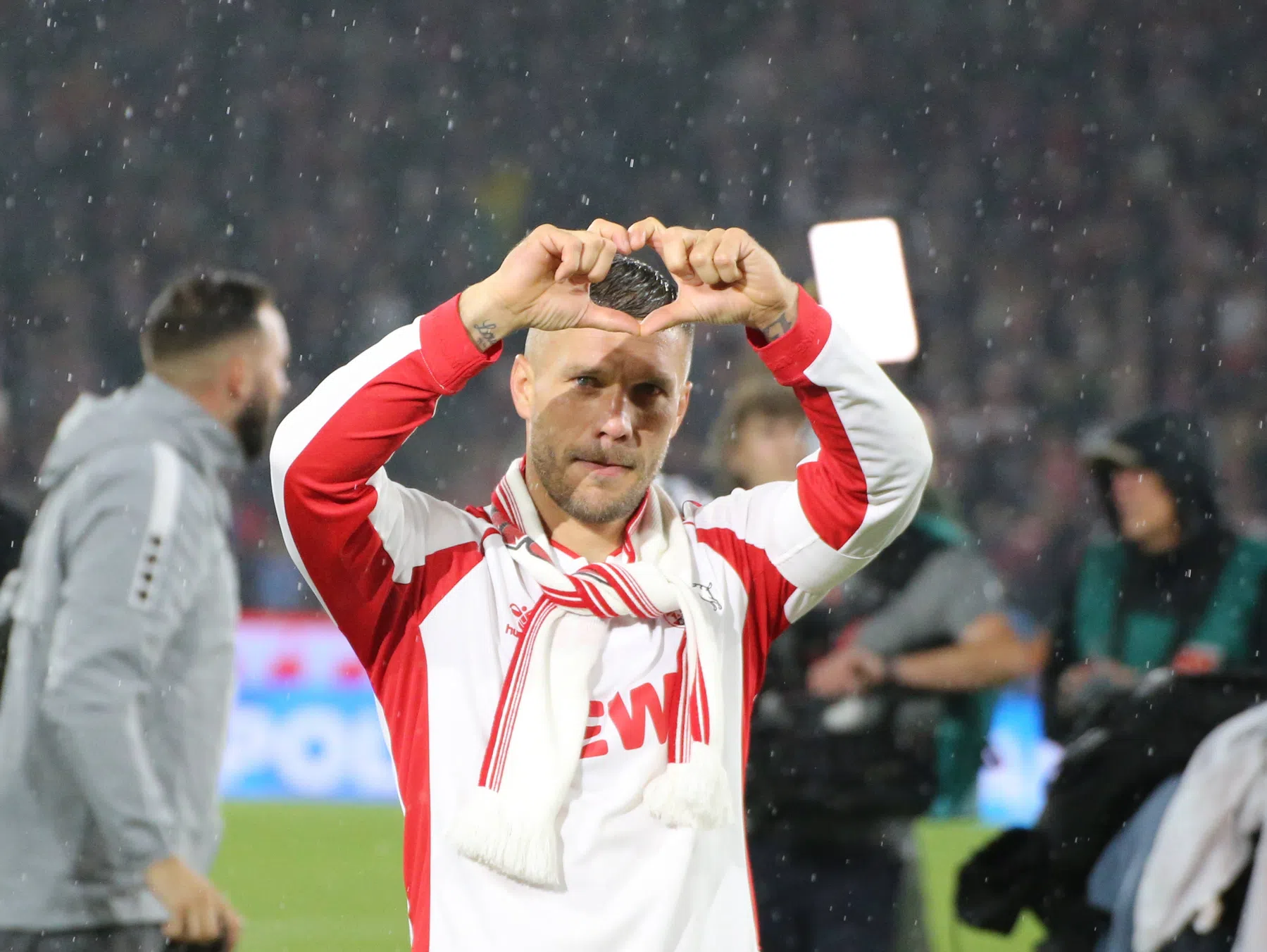 Podolski krijgt groots afscheid: 'Een laatste liefdesverklaring'