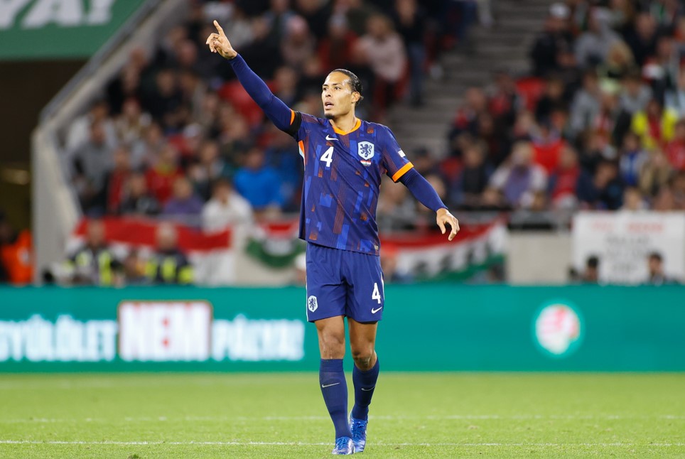Van Dijk verlaat Oranje-kamp: 'Ik heb aangegeven graag naar huis te willen'