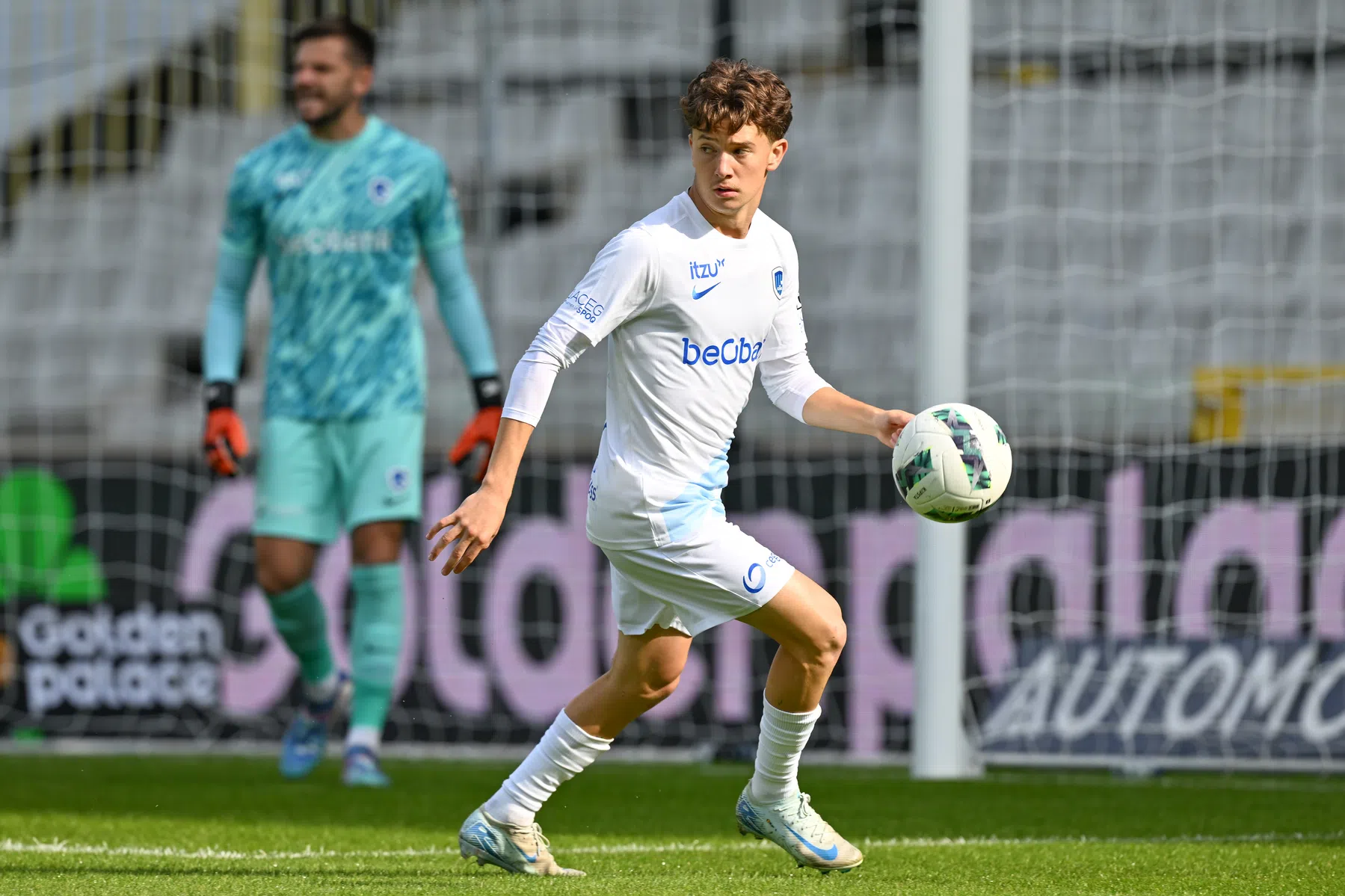 De jonge blikvanger van Genk met Neymar, Robinho en Ronaldinho als voorbeelden