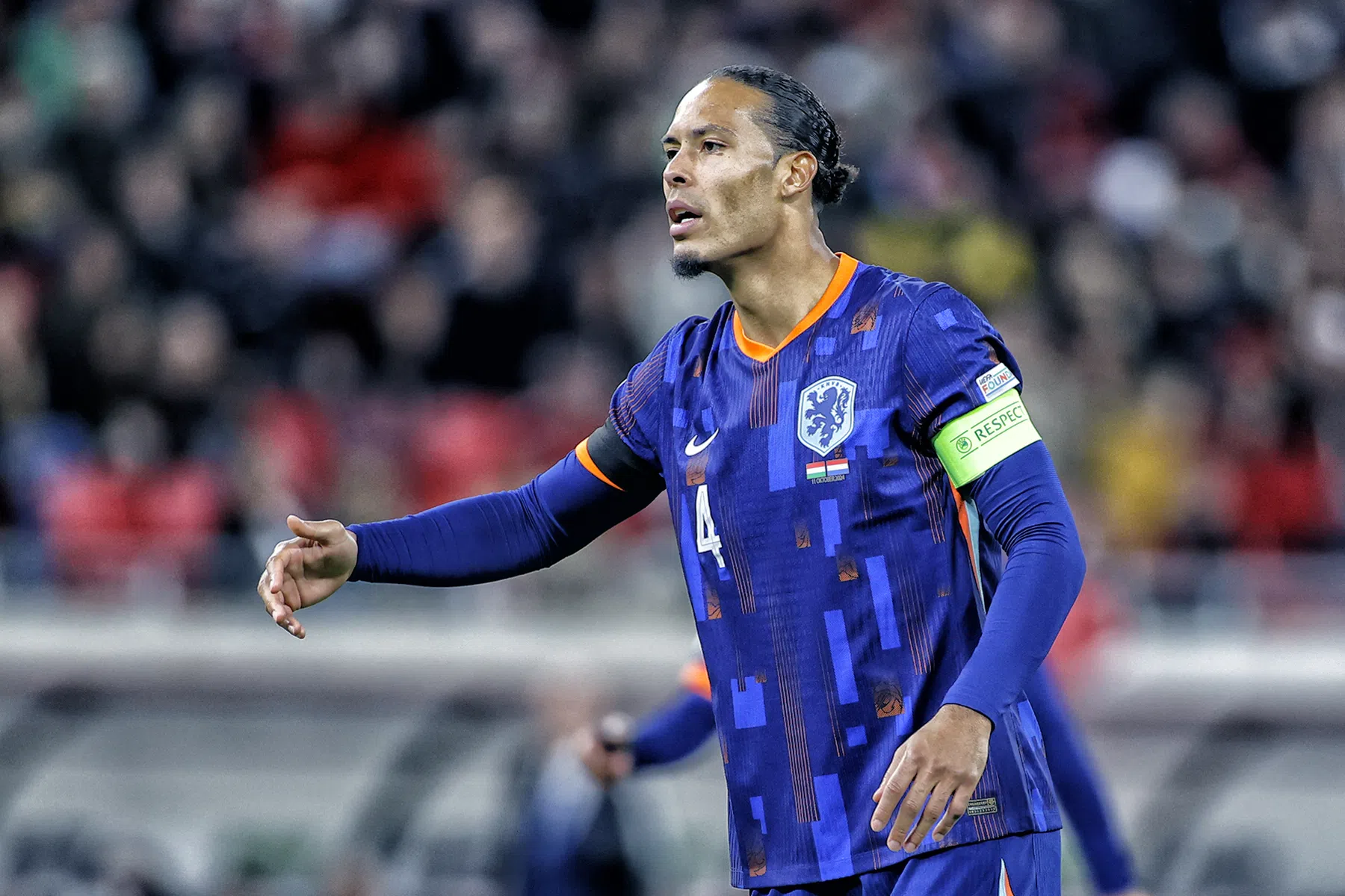 Van Dijk komt terug op 'rustige en respectvolle' aanvaring met arbiter