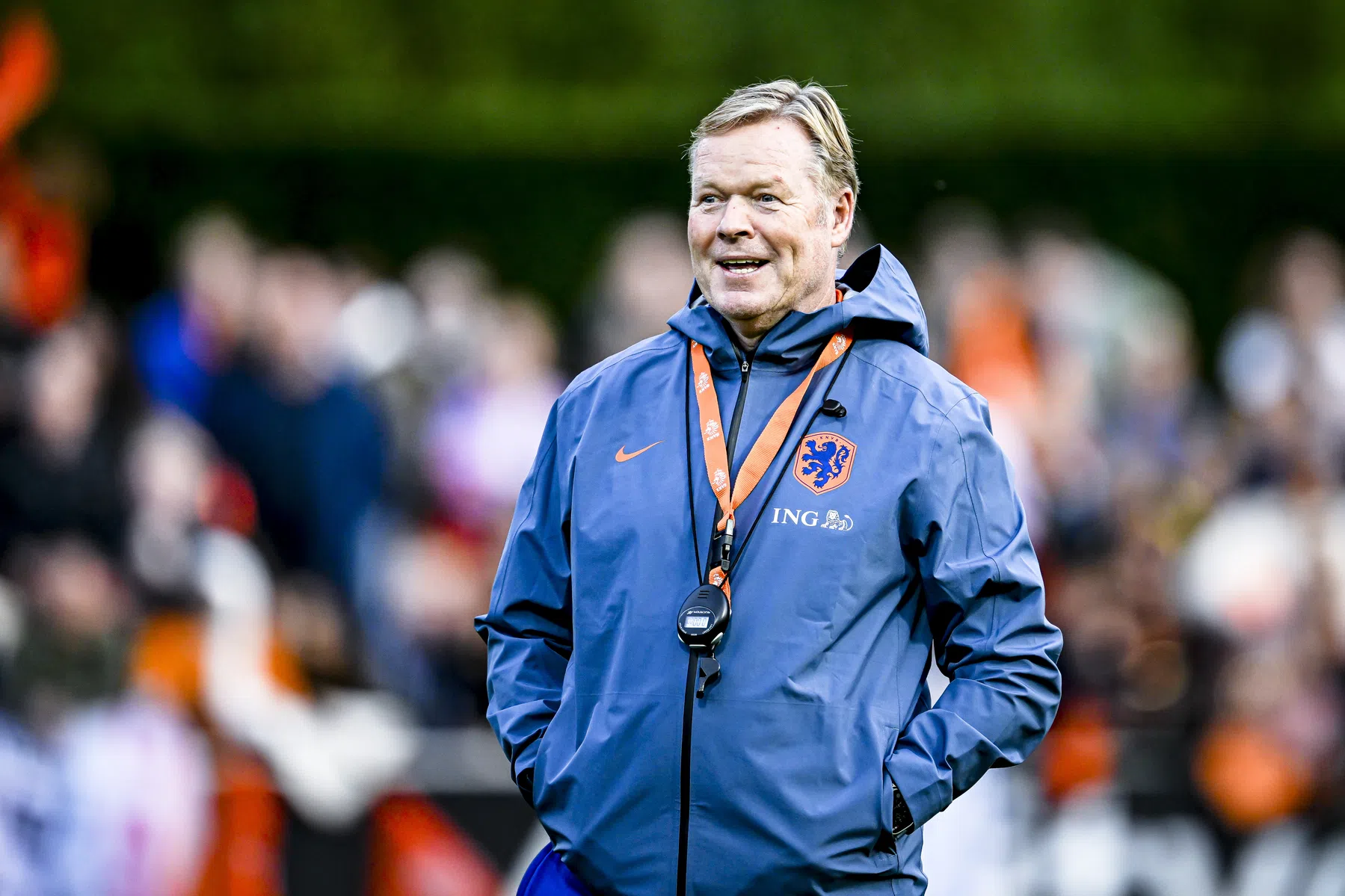 Koeman verklaart basisplaatsen van Ajax-spelers Brobbey en Hato