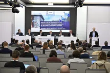 Thumbnail for article: Tackle met gestrekt been op FIFA-dictatuur: 'Genoeg is genoeg'