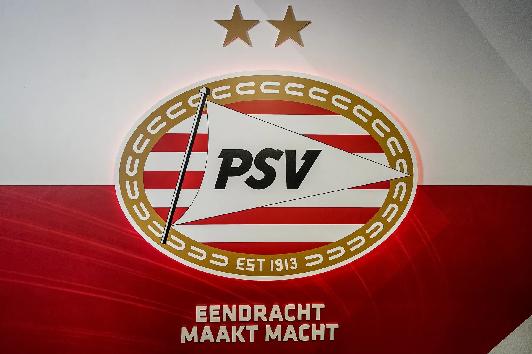 Ook zakenrelaties PSV reizen niet af naar Parijs: 'Met z'n allen of niet'