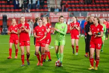 Thumbnail for article: Wijze lessen (en een kleine glimlach) voor Twente in de Champions League