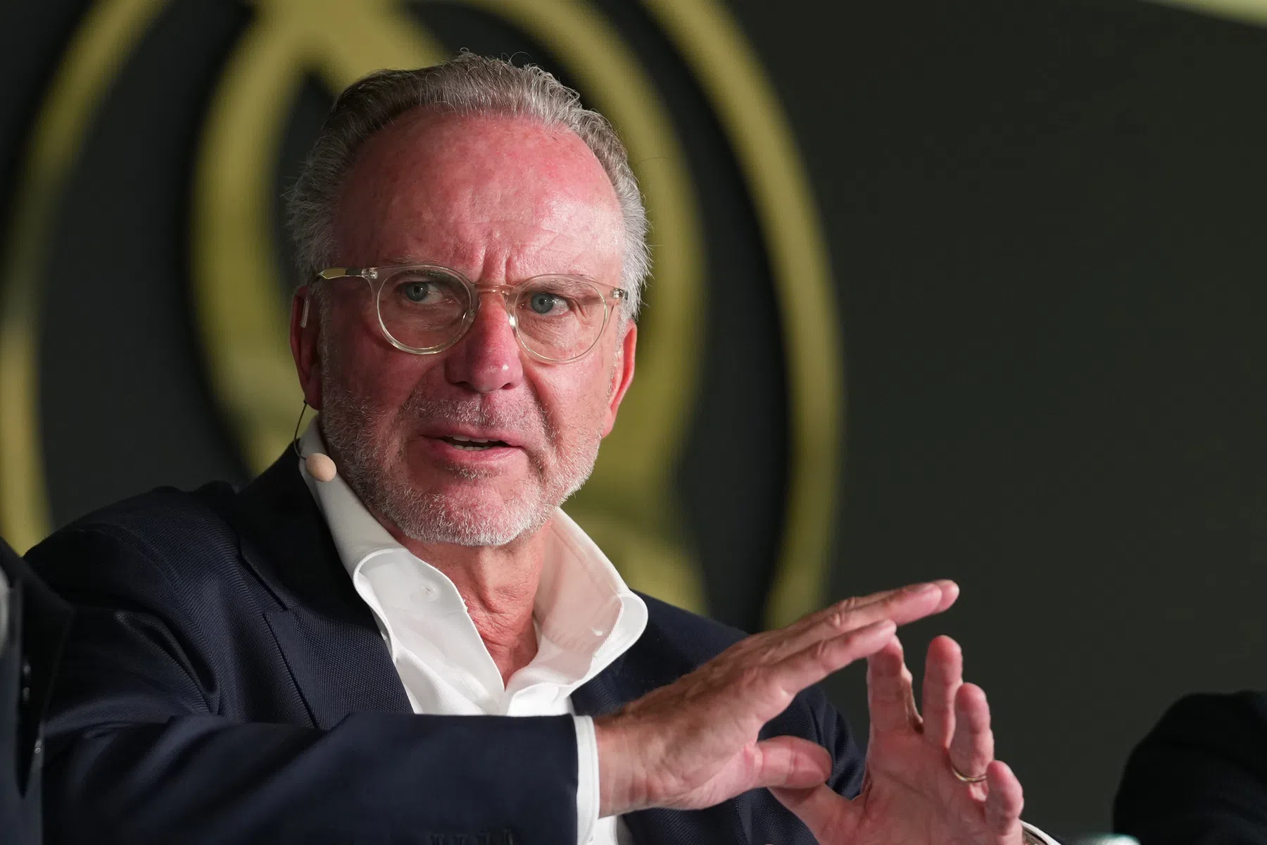 Rummenigge legt schuld van overvolle voetbalkalender bij spelers
