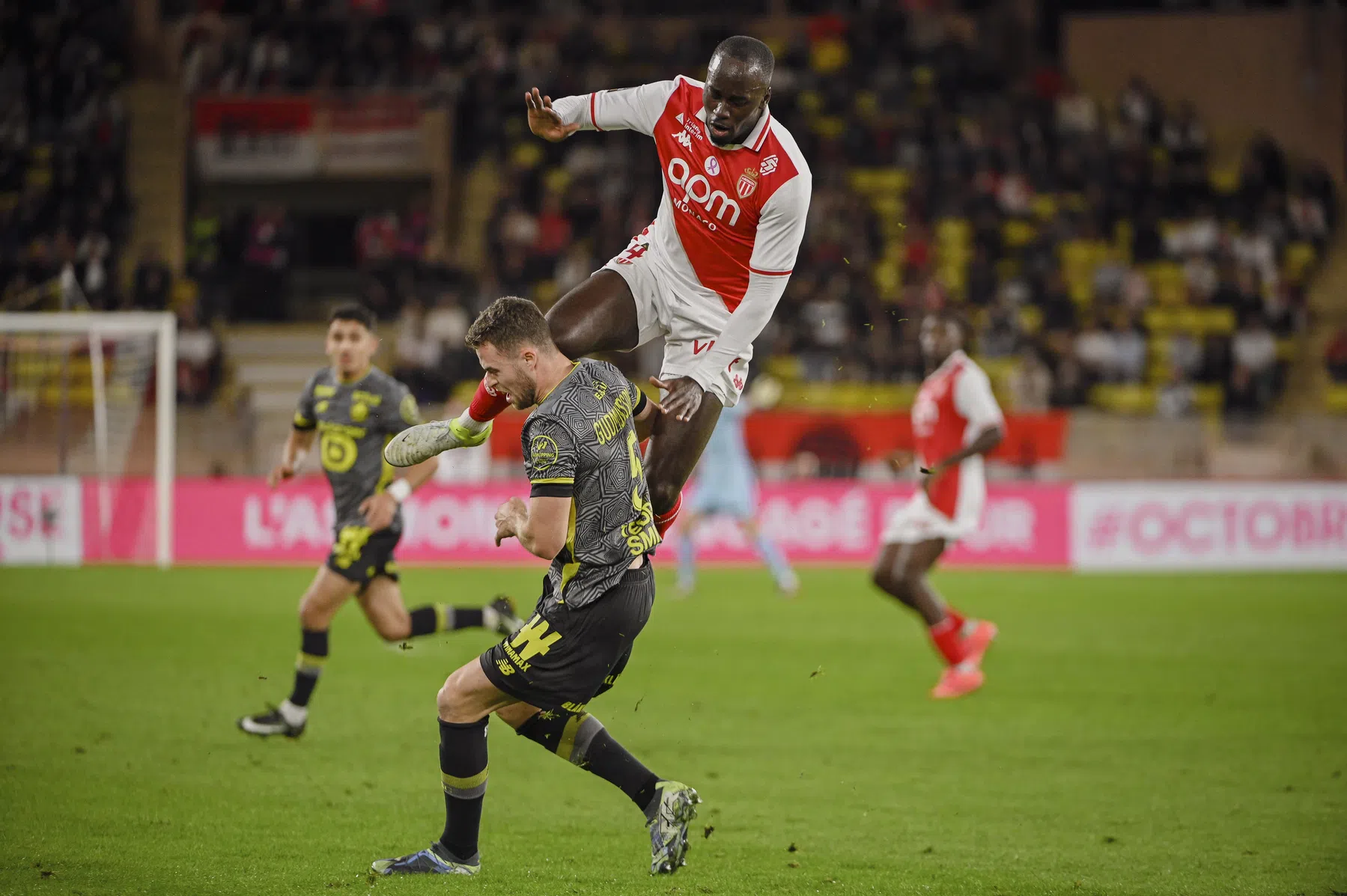 Teze krijgt eerste rode kaart van loopbaan na onbesuisde actie