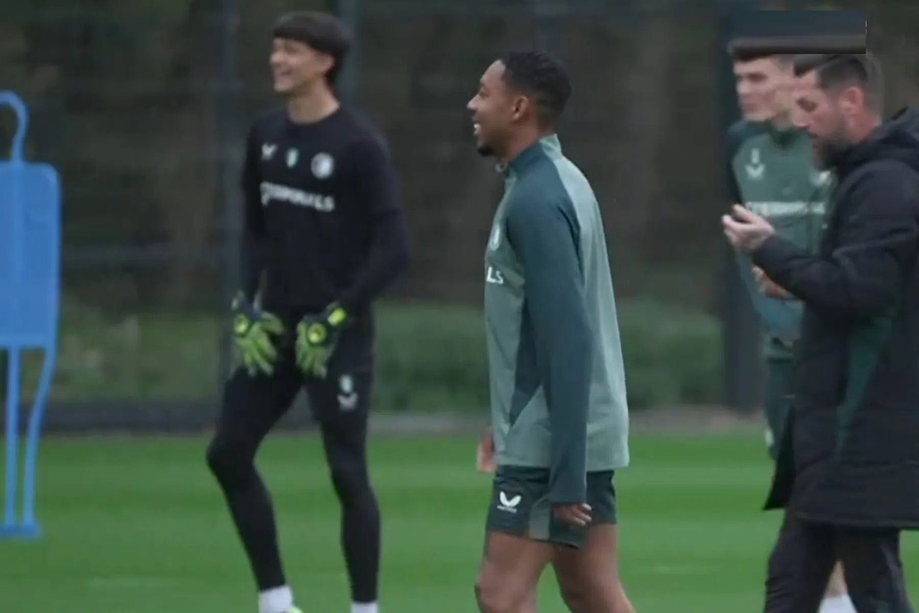 Boëtius laat zich zien op training van Feyenoord-beloften