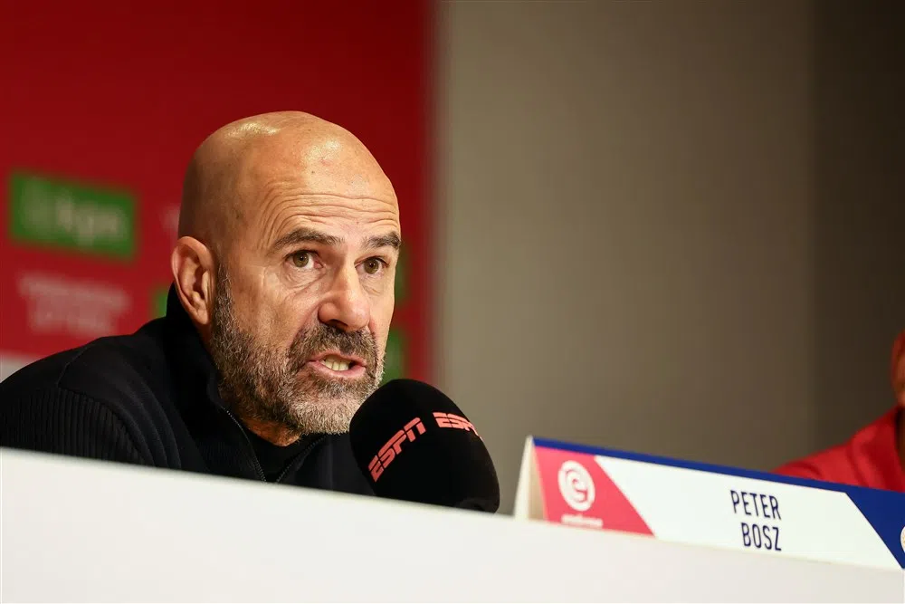 Veelbesproken Bosz wil vooruitkijken bij PSV: zo verliep zijn persconferentie