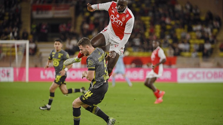Monaco-trainer baalt van actie Teze: 'Hij verdiende deze rode kaart'