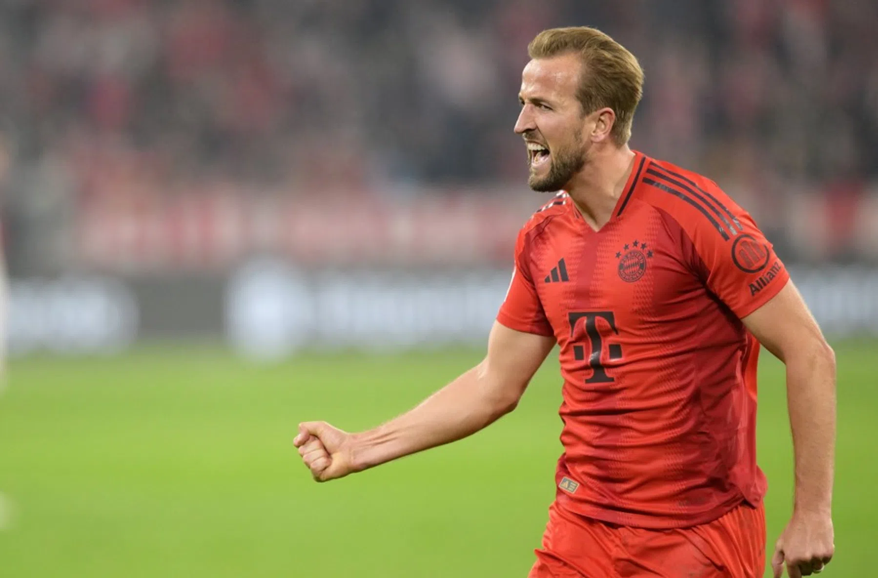 Kane leidt Bayern met onvervalste hattrick naar zege in Bundesliga-topper