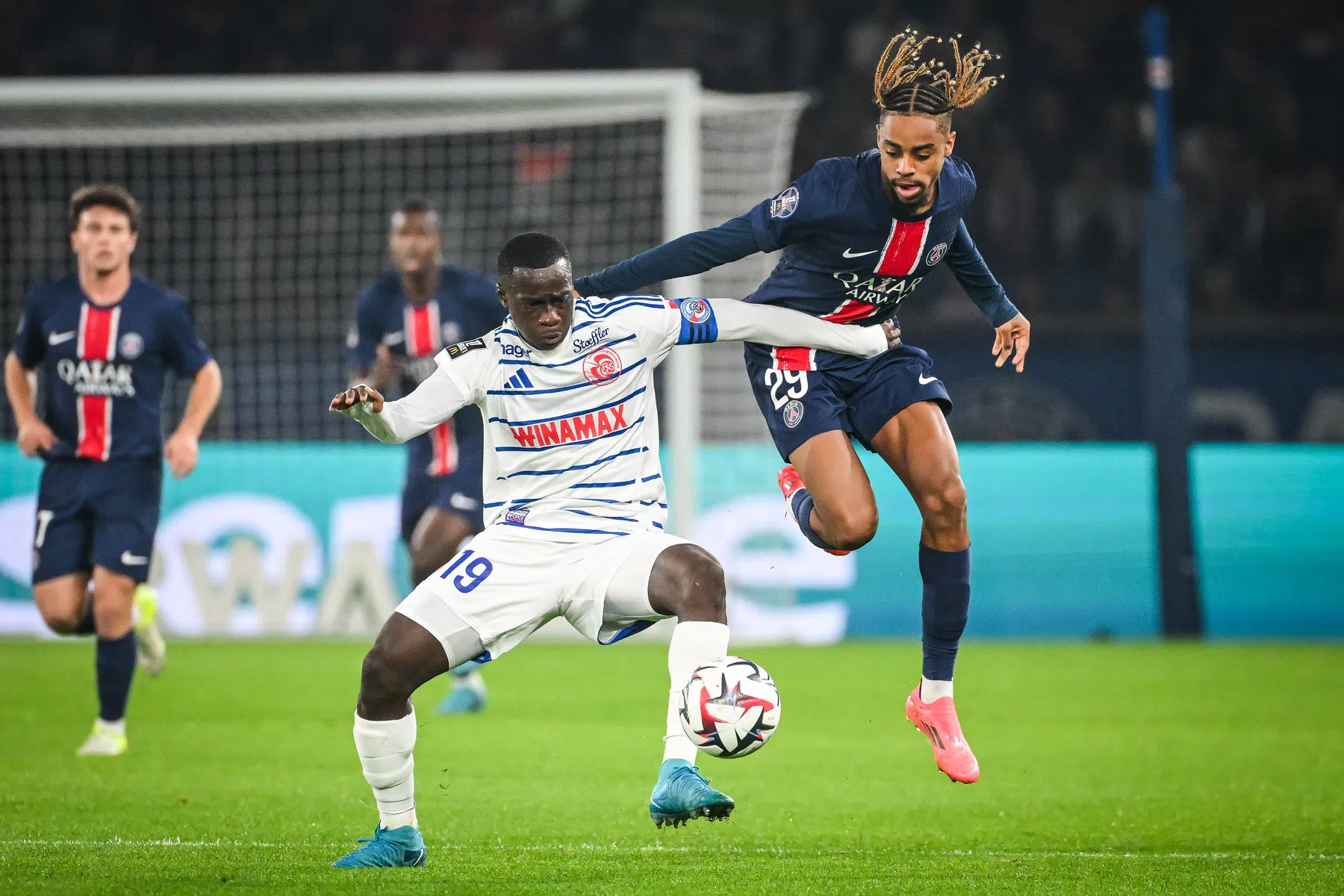 PSG wint in de spaarstand op weg naar clash met PSV