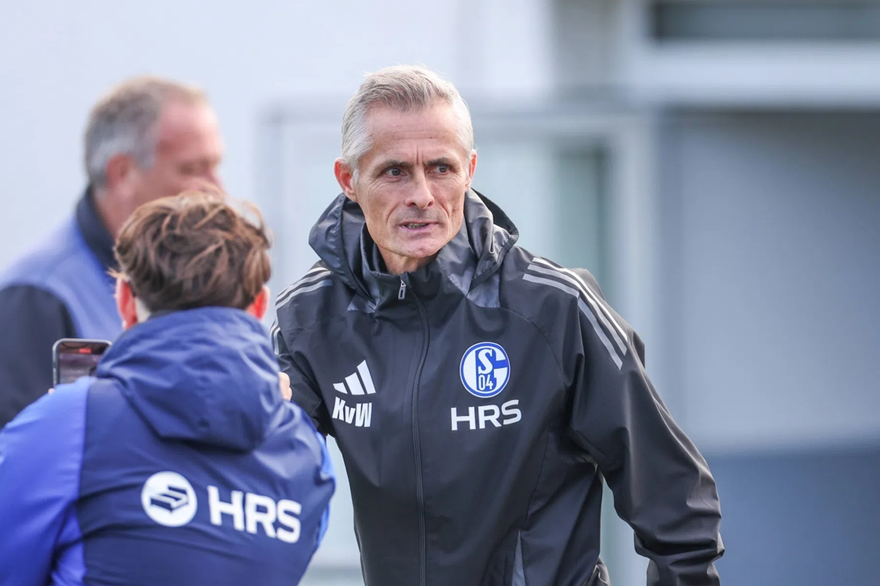 Van Wonderen debuteert met nederlaag bij Schalke 04