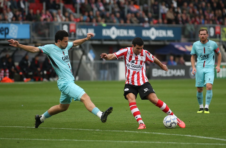 Almere wint ondanks vliegende start op Het Kasteel toch weer niet