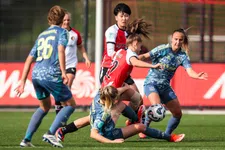 Thumbnail for article: Ajax Vrouwen verspeelt koppositie in 'Klassieker' tegen Feyenoord  
