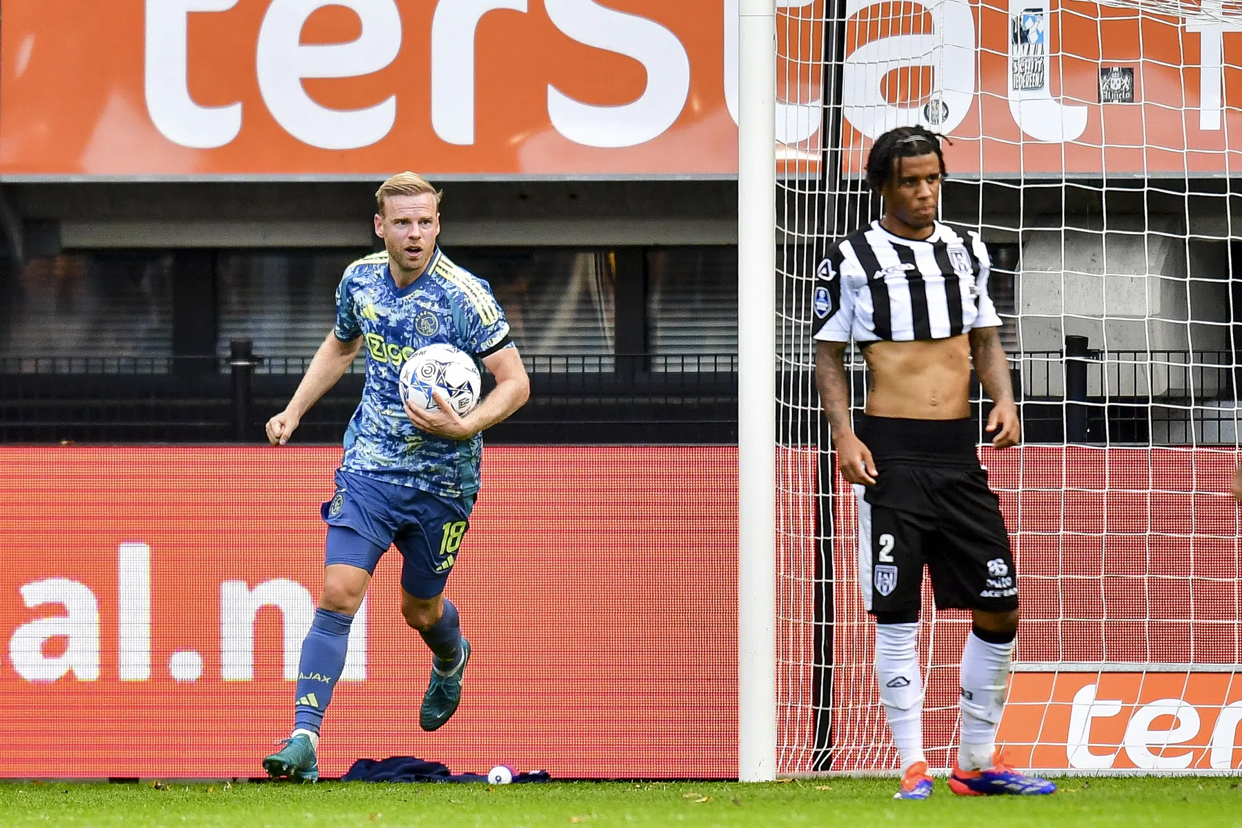 Klaassen achterhaalt vriend Daley Blind: 'Zei al dat ik hem kwam halen'