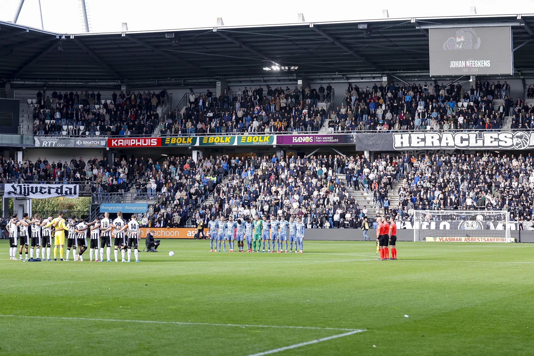 Respectvolle minuut stilte voor Neeskens bij Heracles – Ajax