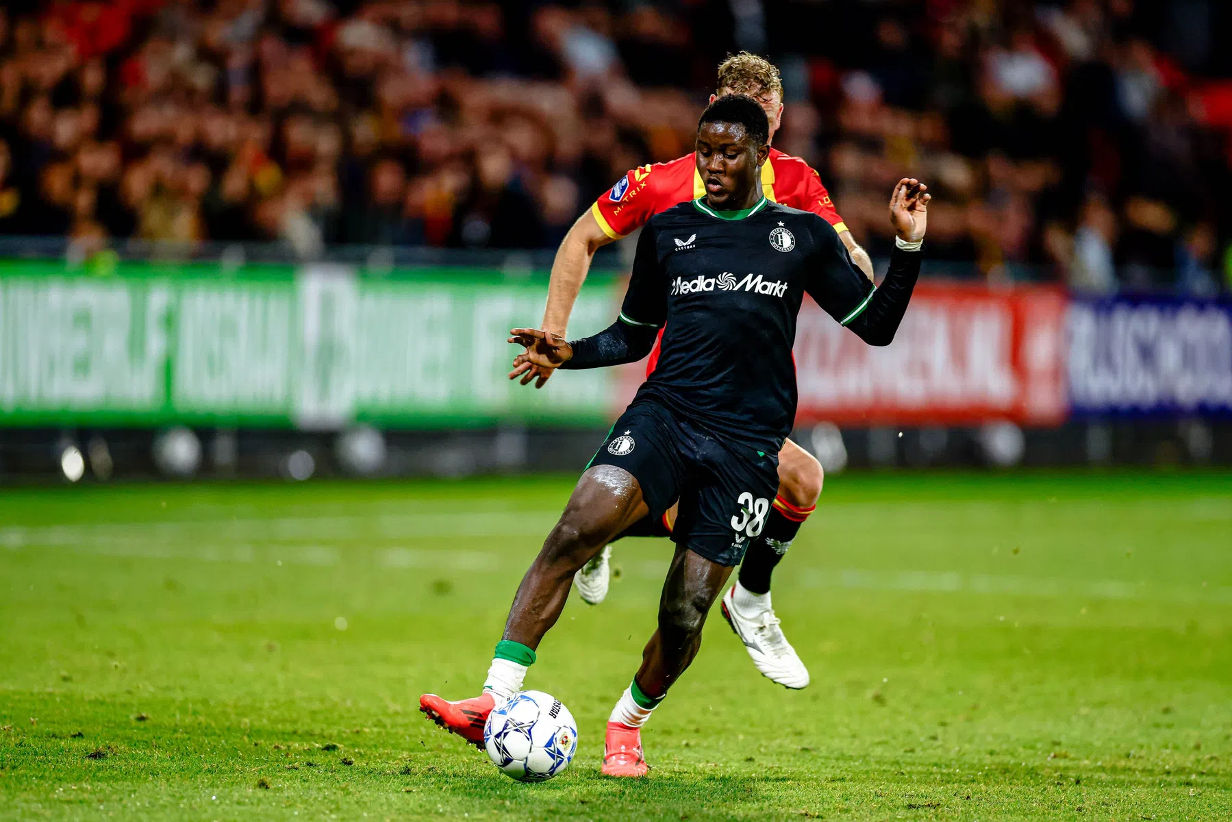 Feyenoord-jonkie voelt zich fitter worden na topavond in Deventer