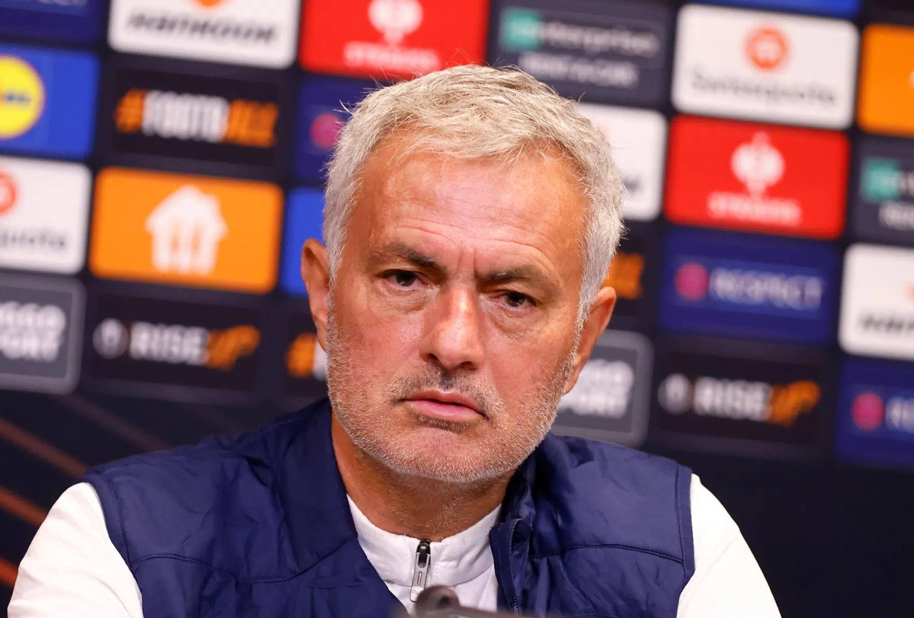 Mourinho pareert 'huilende' journalisten: 'Deze vragen verwachtte ik al'