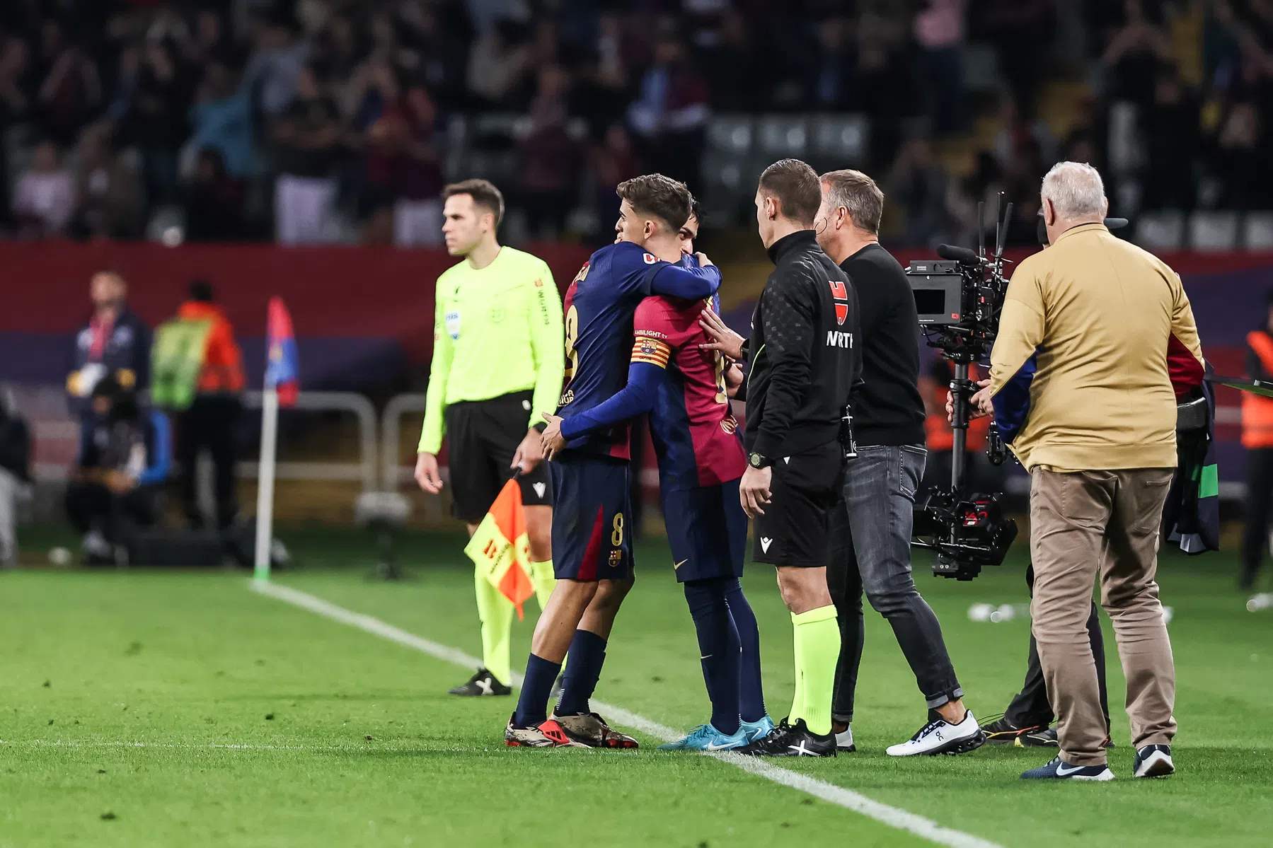 Flick verklaart waarom Gavi wél speelde en De Jong niet