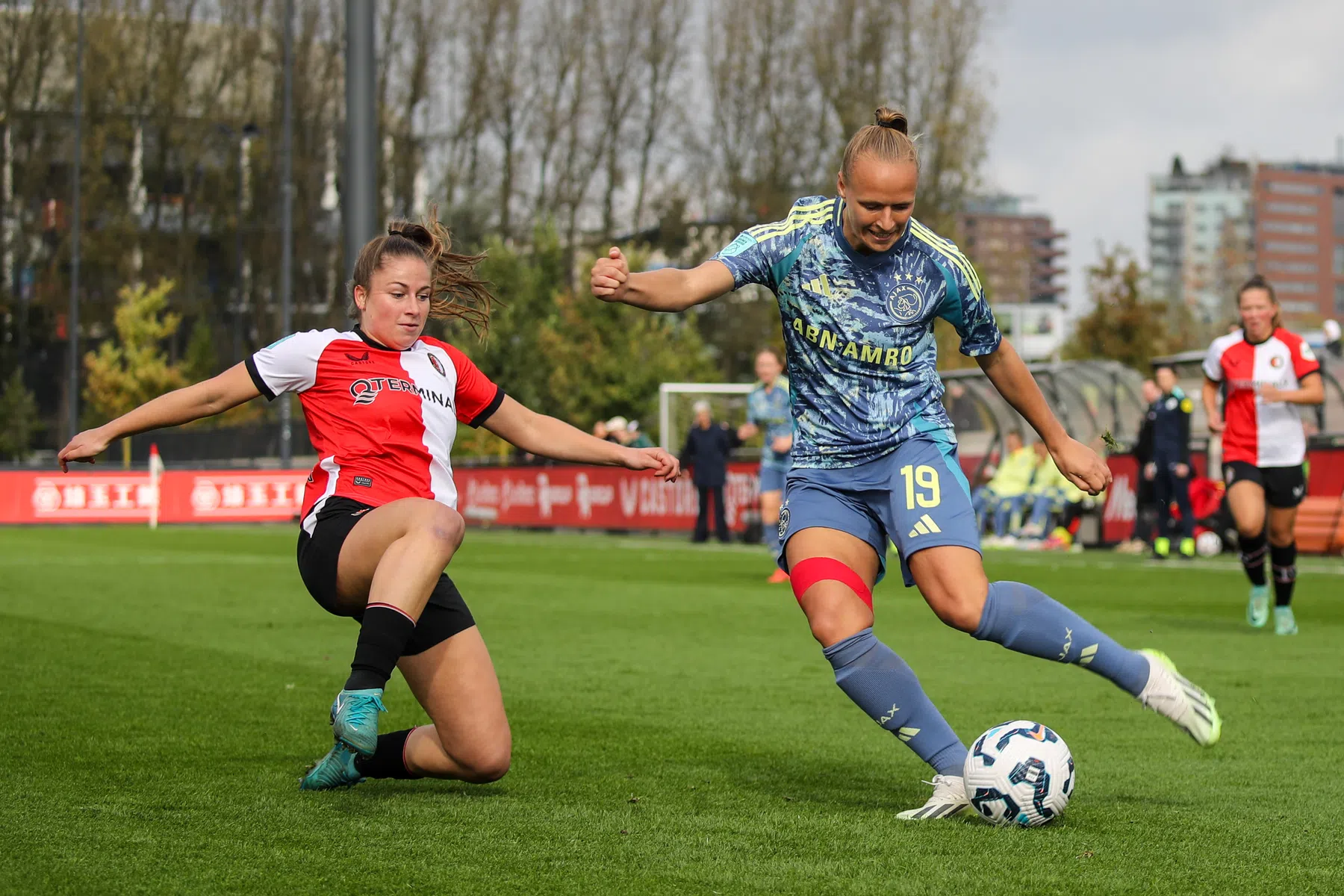 Eredivisie: verrassende koploper en alle samenvattingen