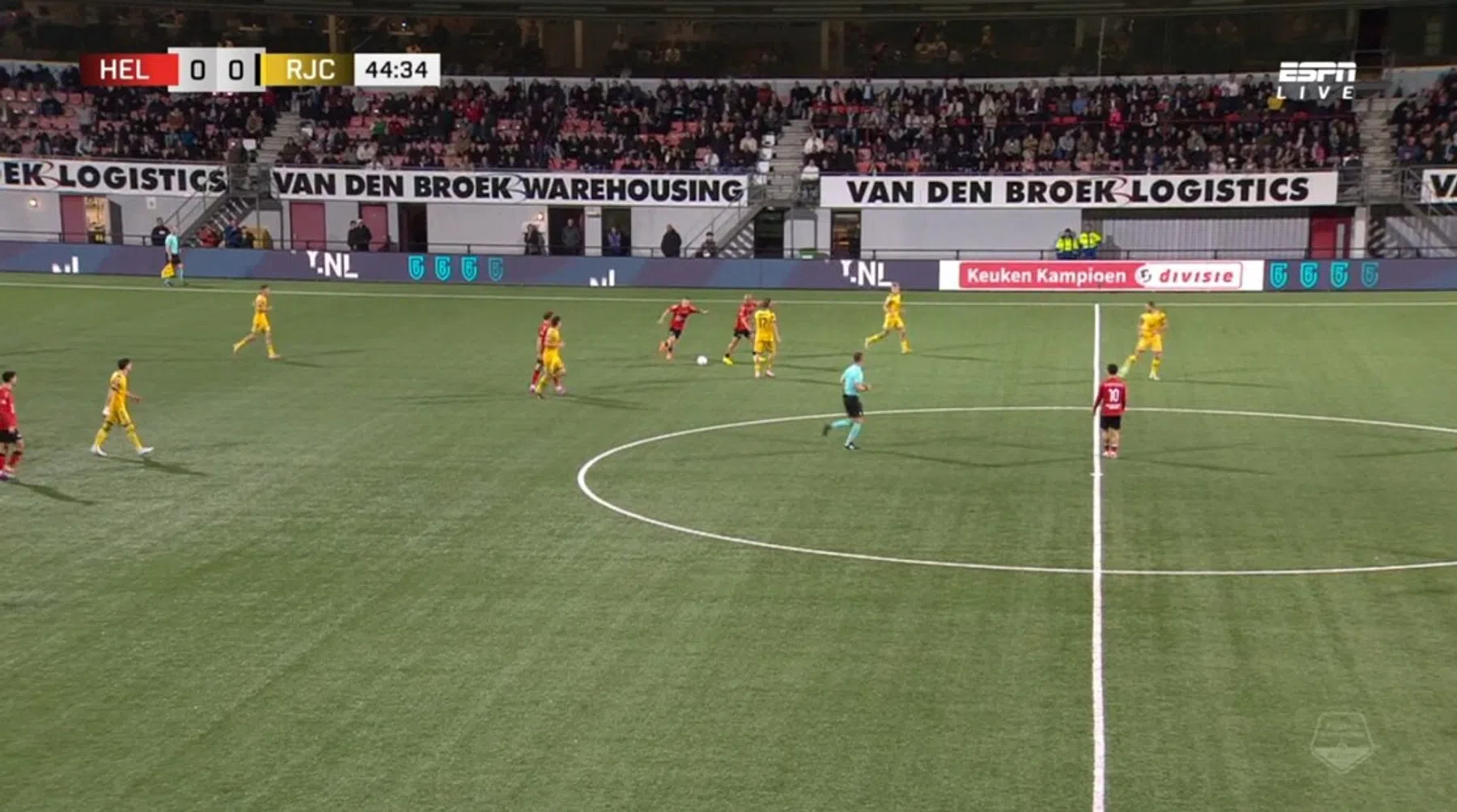 Kopie van Engels in KKD: Helmond Sport-aanvaller scoort van eigen helft