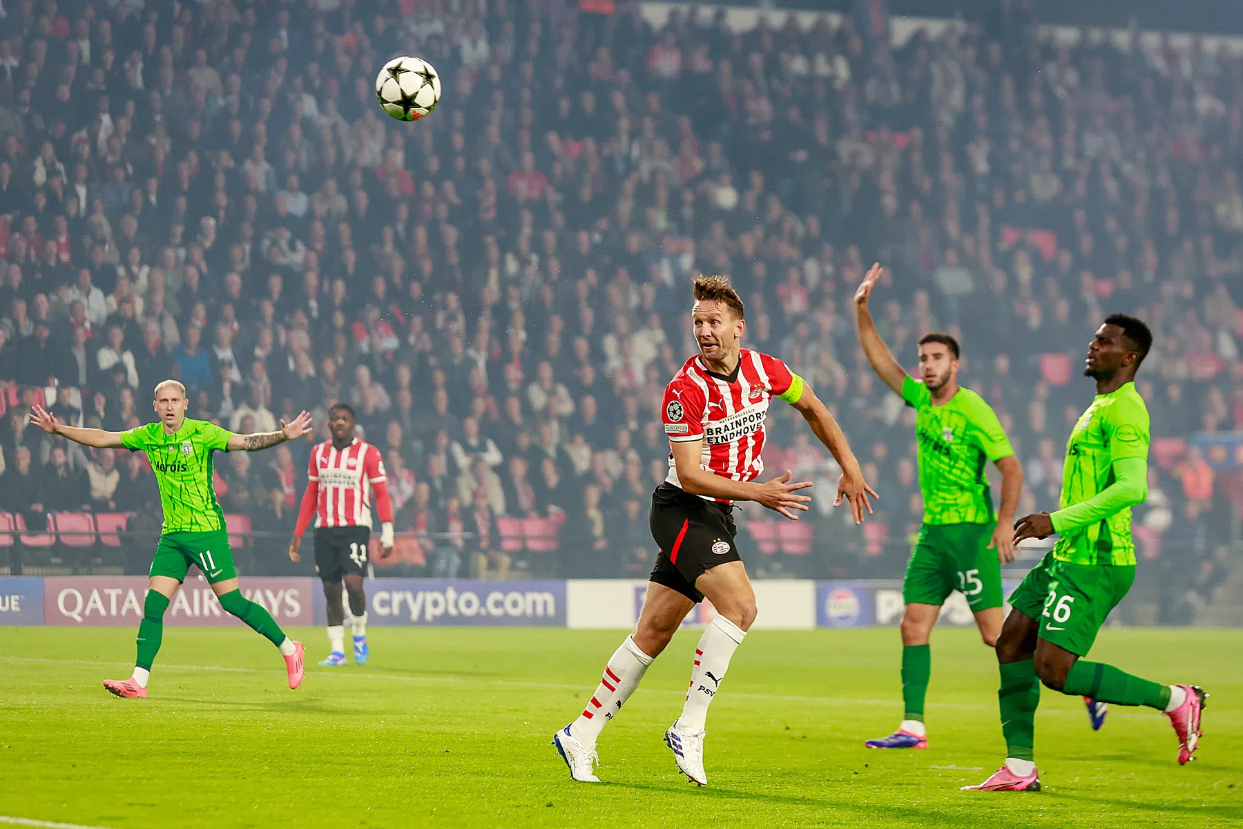 PSV is door de lucht beter dan Paris Saint-Germain