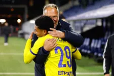 Thumbnail for article: Henk de Jong zag zijn ploeg aan de druk onderdoor gaan