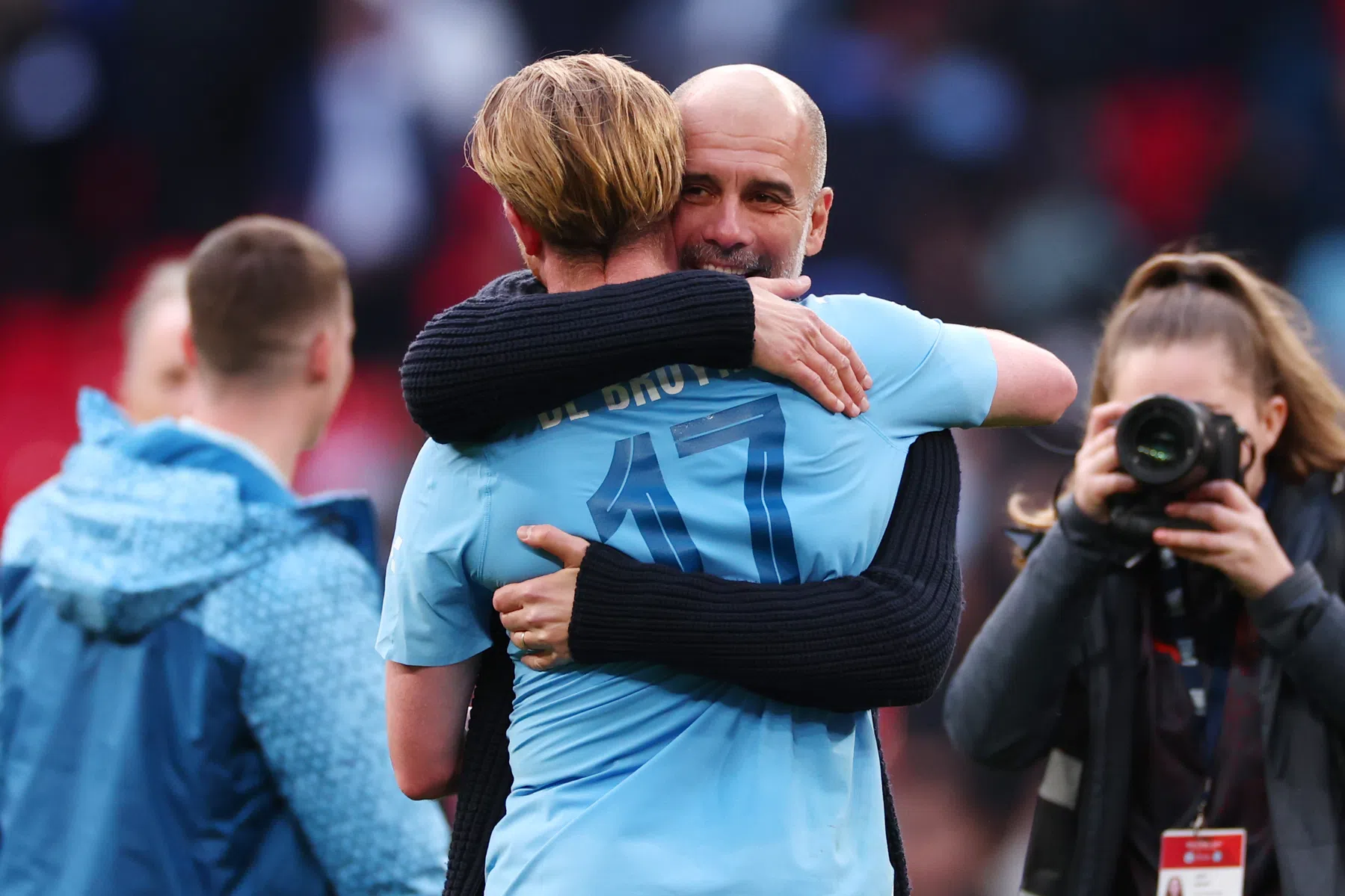 Waarom De Bruyne wel traint, maar volgens Guardiola niet speelt bij City