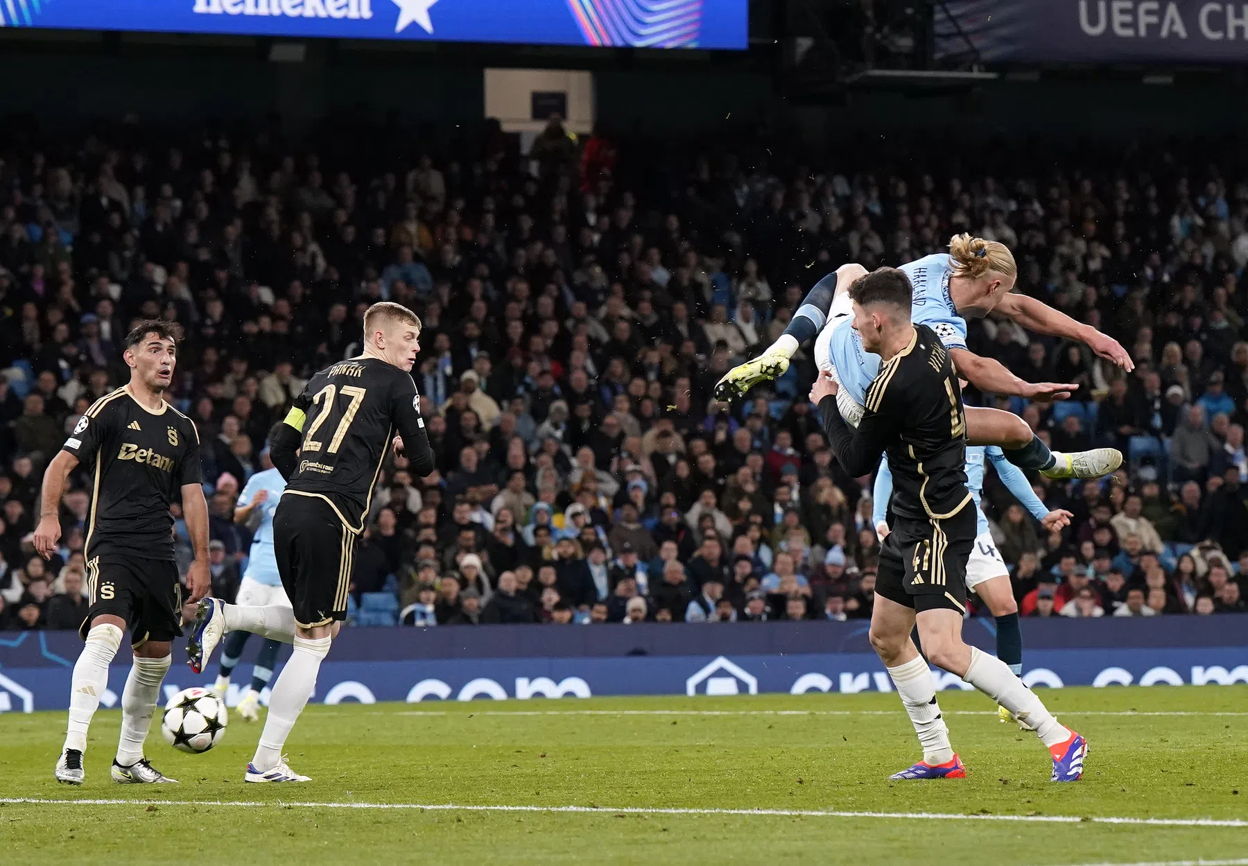 Zlatan-achtige goal Haaland, ontsnapping Inter en Lille weer Madrileense kwelgeest