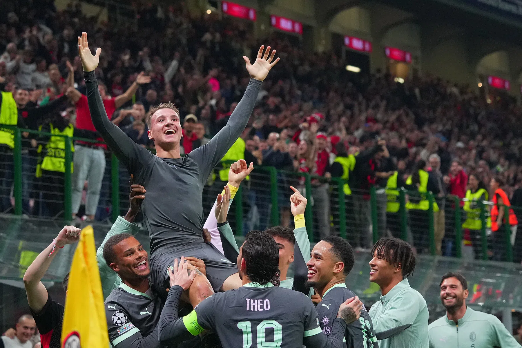 Anticlimax: VAR verpest 'mooiste gevoel van mijn leven' voor recorddebutant