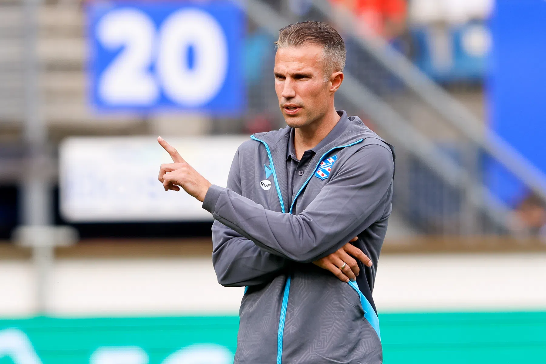 Robin van Persie omarmt de hobbels bij Heerenveen