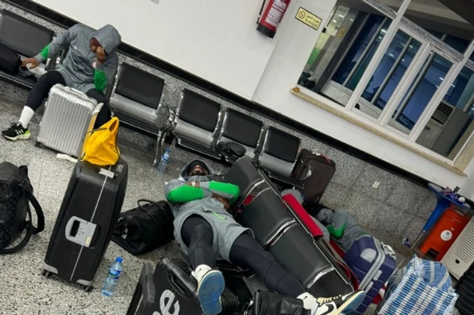 Nigeria krijgt reglementaire zege na verblijf van veertien uur op vliegveld