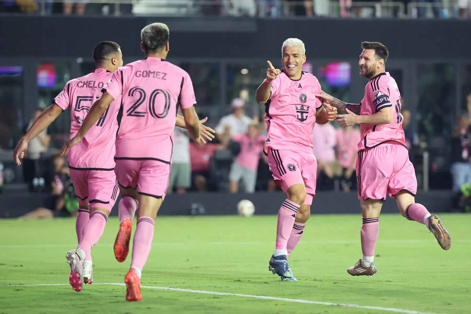 Miami zet dankzij blonde Suárez en Alba eerste stap naar MLS-titel